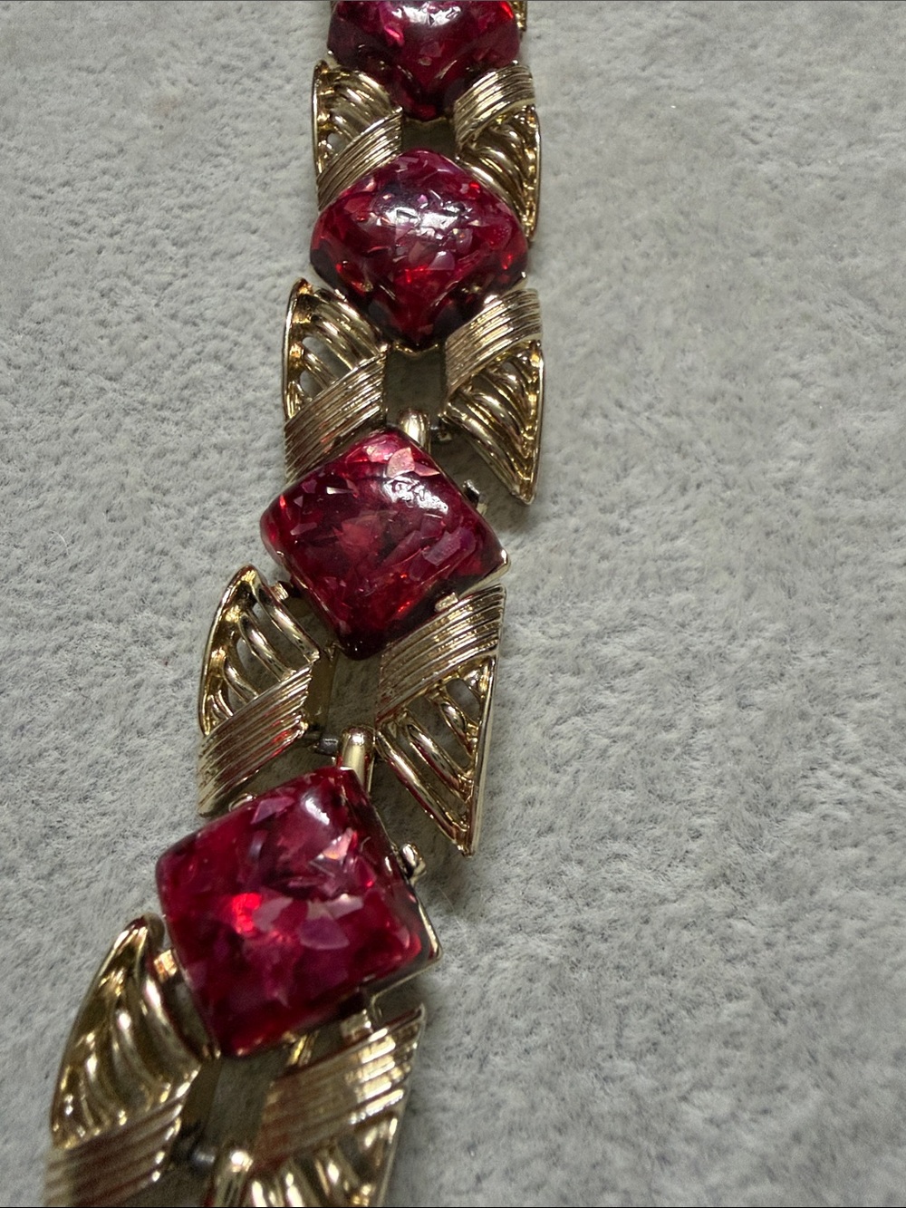 Vintage Coro Gold-Tone Bracelet with Confetti Lucite Accents - Picture 8 of 11